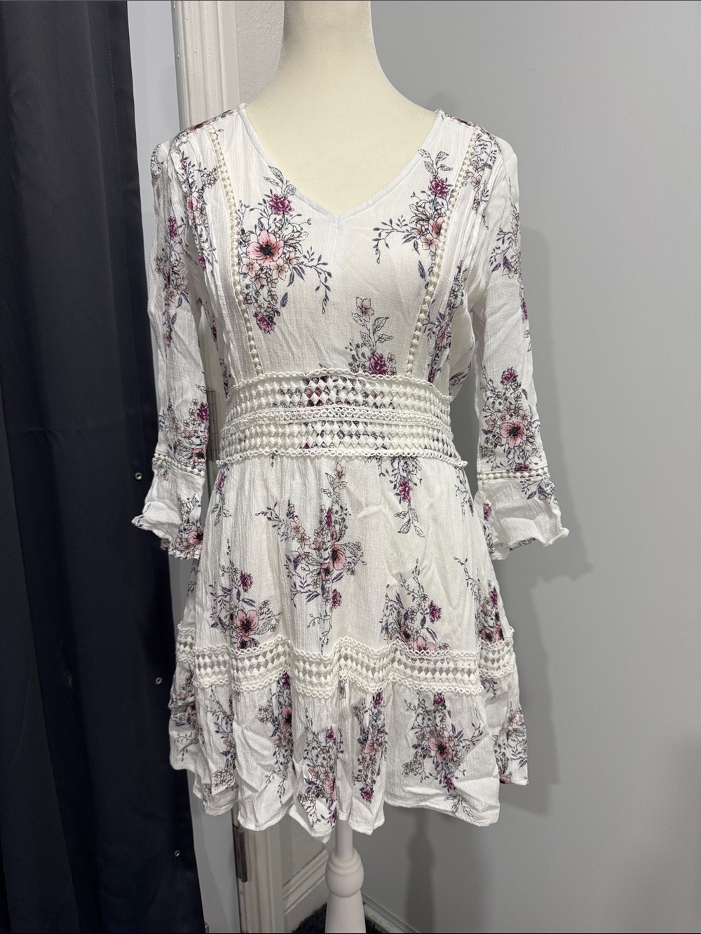American Rag White Floral V-Neck Smocked Waist Women’s Dress
